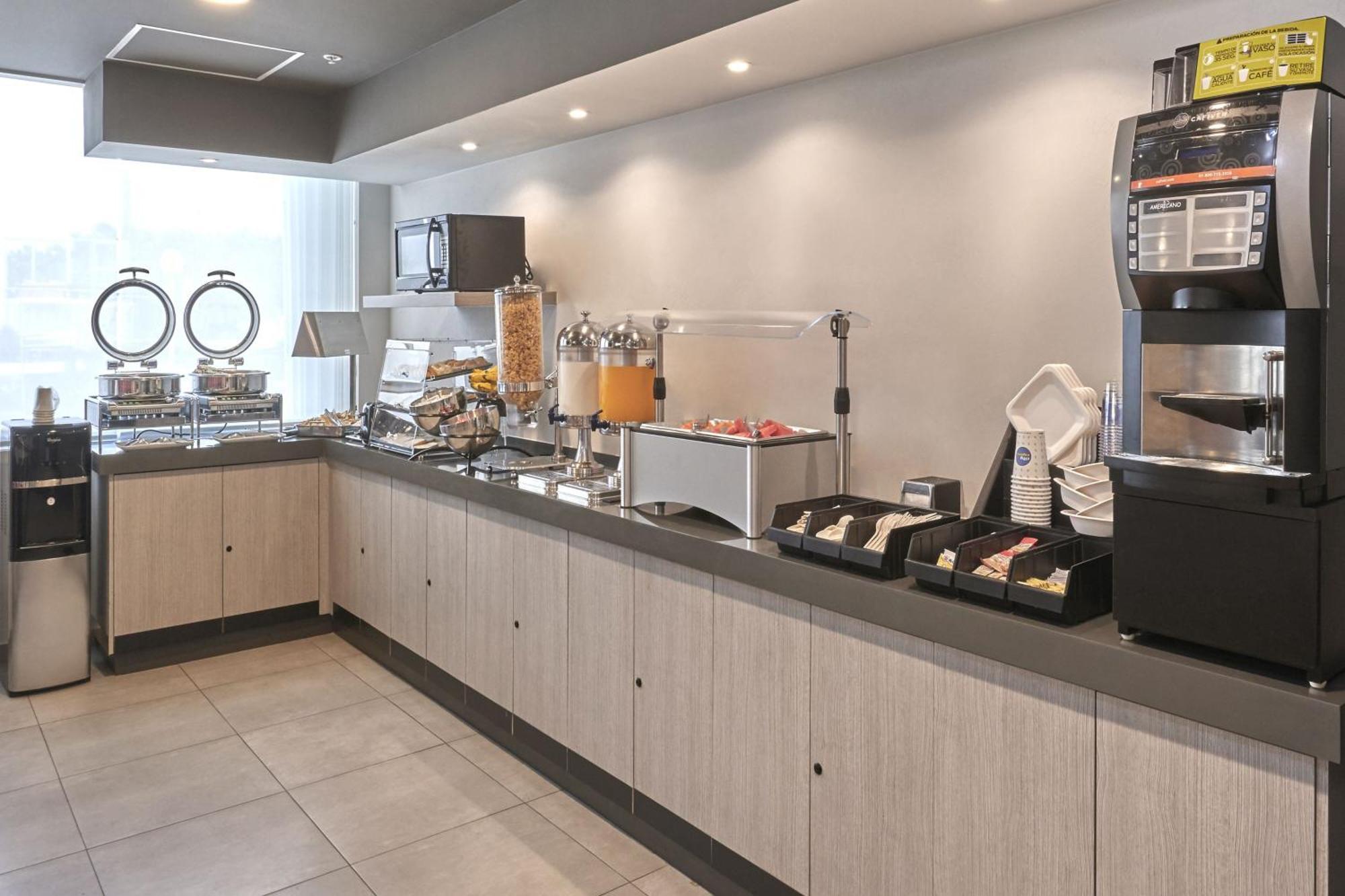 City Express Junior By Marriott Cancun Exterior photo
