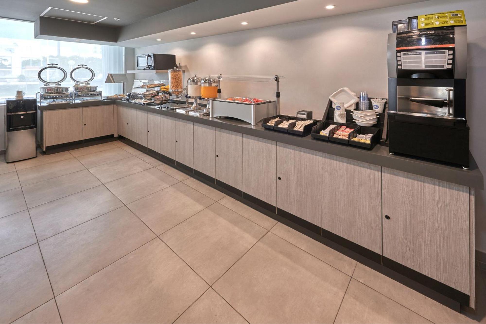City Express Junior By Marriott Cancun Exterior photo